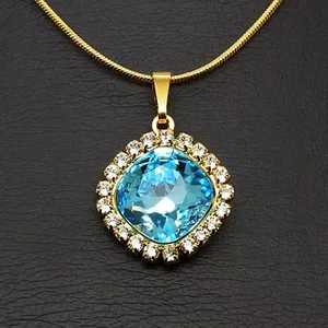 Kulons "Apžilbinošs Spīdums III (Aqua)" ar Swarovski™ kristāliem