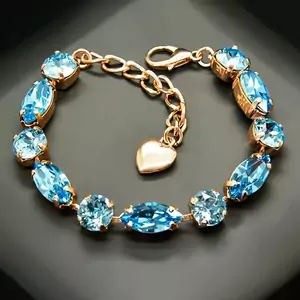 Aproce "Šiks II (Aquamarine Blue)" ar Swarovski™ kristāliem