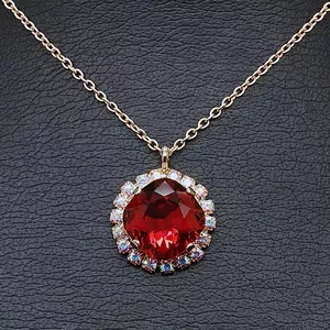 Kulons "Apžilbinošs Spīdums III (Scarlet)" ar Swarovski™ kristāliem