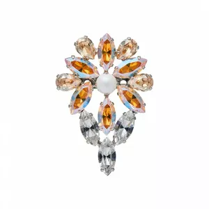 Broša "Mirteļ II (Light Topaz Shimmer / Golden Shadow)" ar Swarovski™ kristāliem