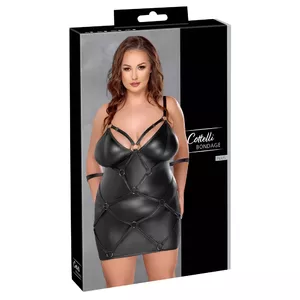 Plus size bondažas stila kleita Cottelli Collection modelis 27184561051 — īsa pieguloša elastīga kleita ar siksnām, gredzeniem un 2 regulējamiem dzelžiem