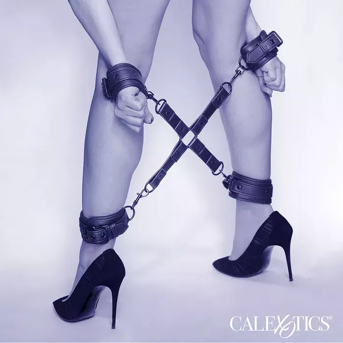 Bondage hog tie connector CalExotics Nocturnal Photo 6