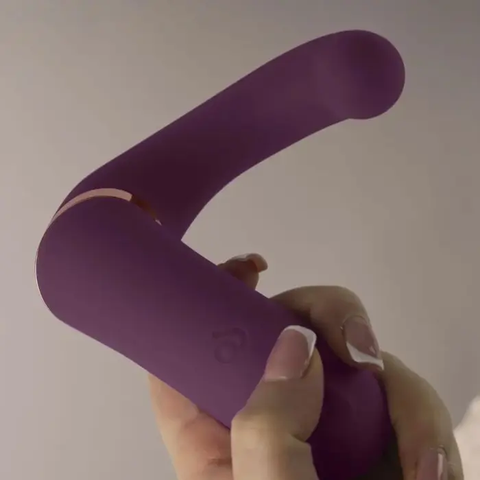 Dual vibrator rocks off Gemini Photo 4