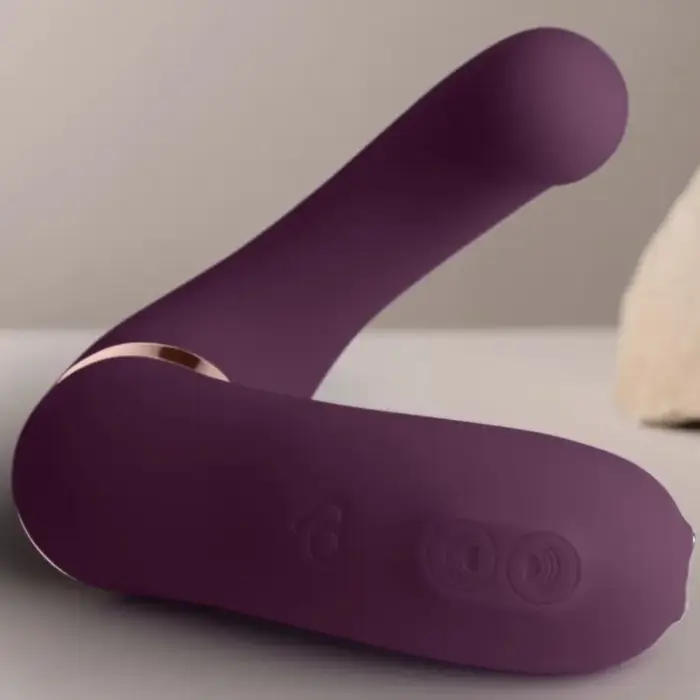 Dual vibrator rocks off Gemini Photo 5