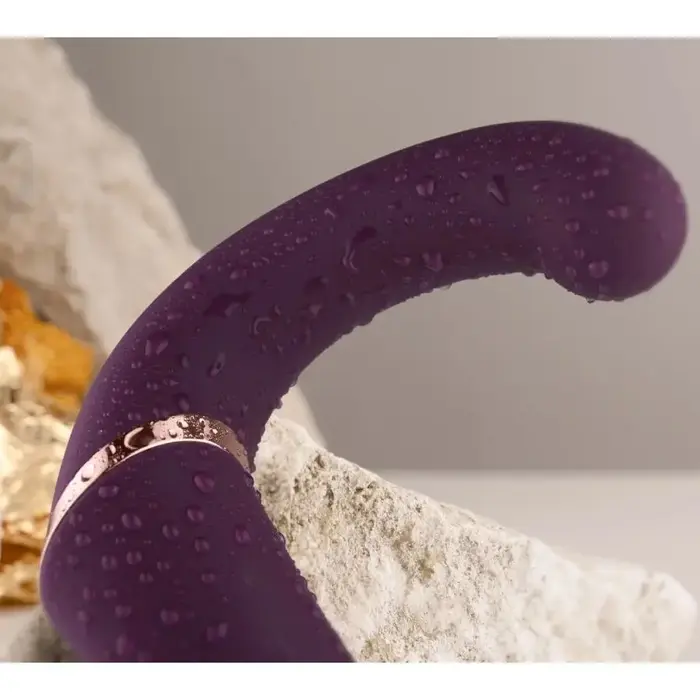 Dual vibrator rocks off Gemini Photo 6
