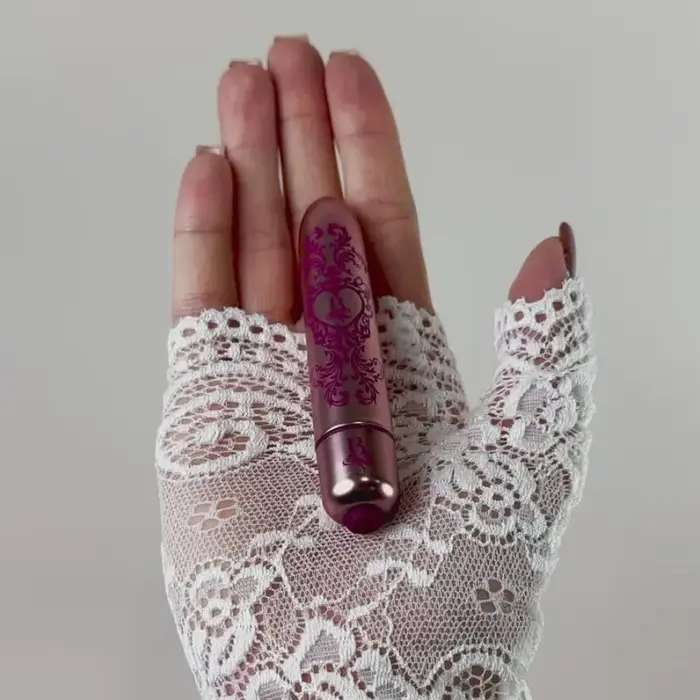 Vibrating bullet rocks off Courtesan Pink Photo 2
