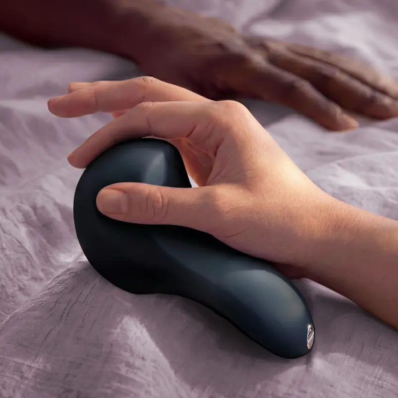 We Vibe Shared Touch Couples Vibrator Black Photo 6